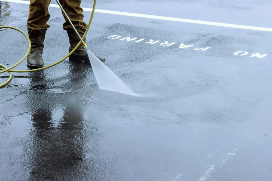 Parking lot and sidewalk maintenance that keeps customers safe
